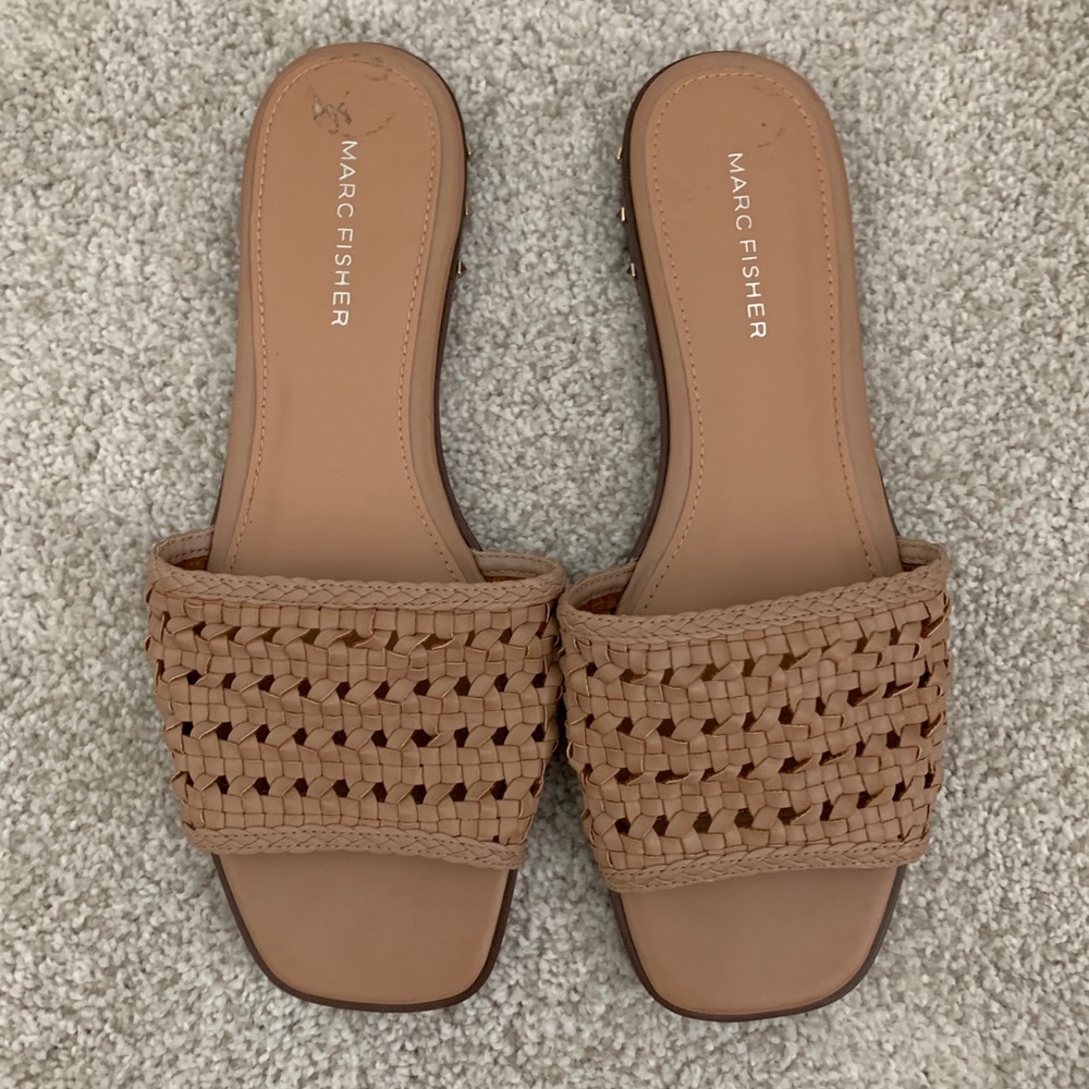 Like new Marc Fisher Sandals